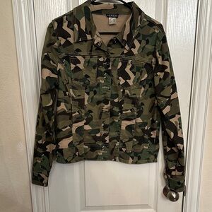VENUS Green and Tan Camouflage Jacket